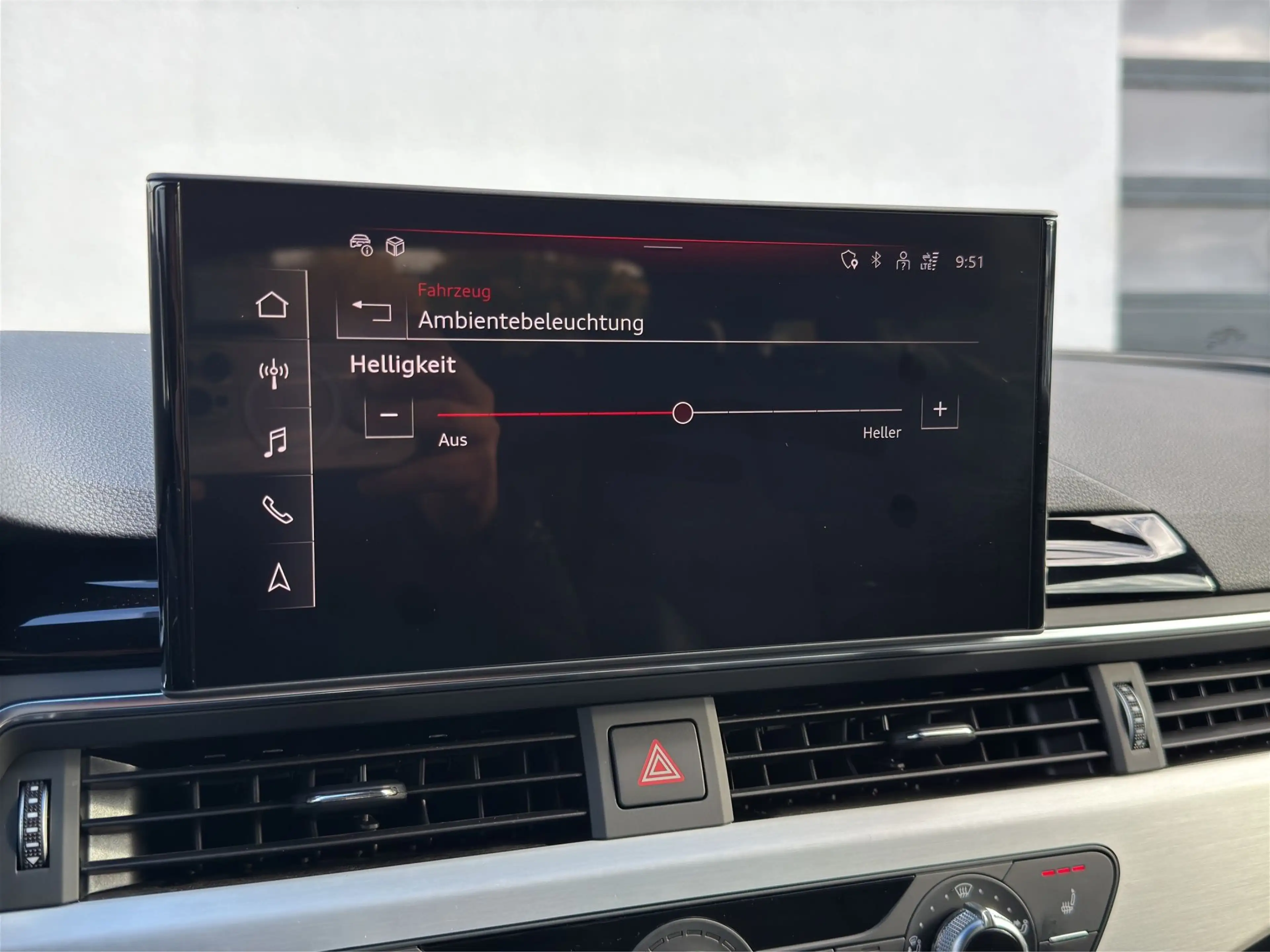 Audi A4 Avant 40 TFSI quattro S-line S-tronic Matrix-LED/ — photo 24