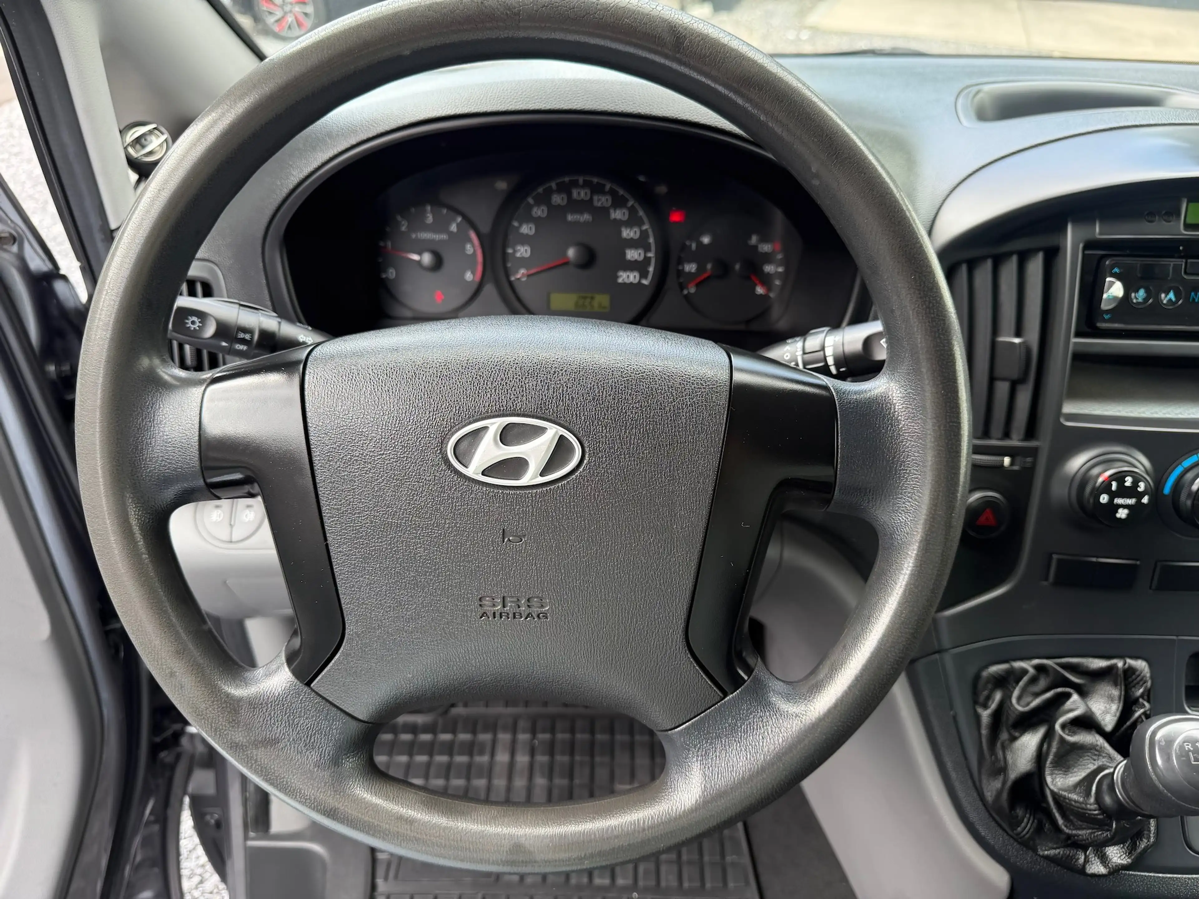 Hyundai H-1 2.5 CRDi Comfort (EU5), Airco, 3 zit, verlengde versie + Keuring — photo 11