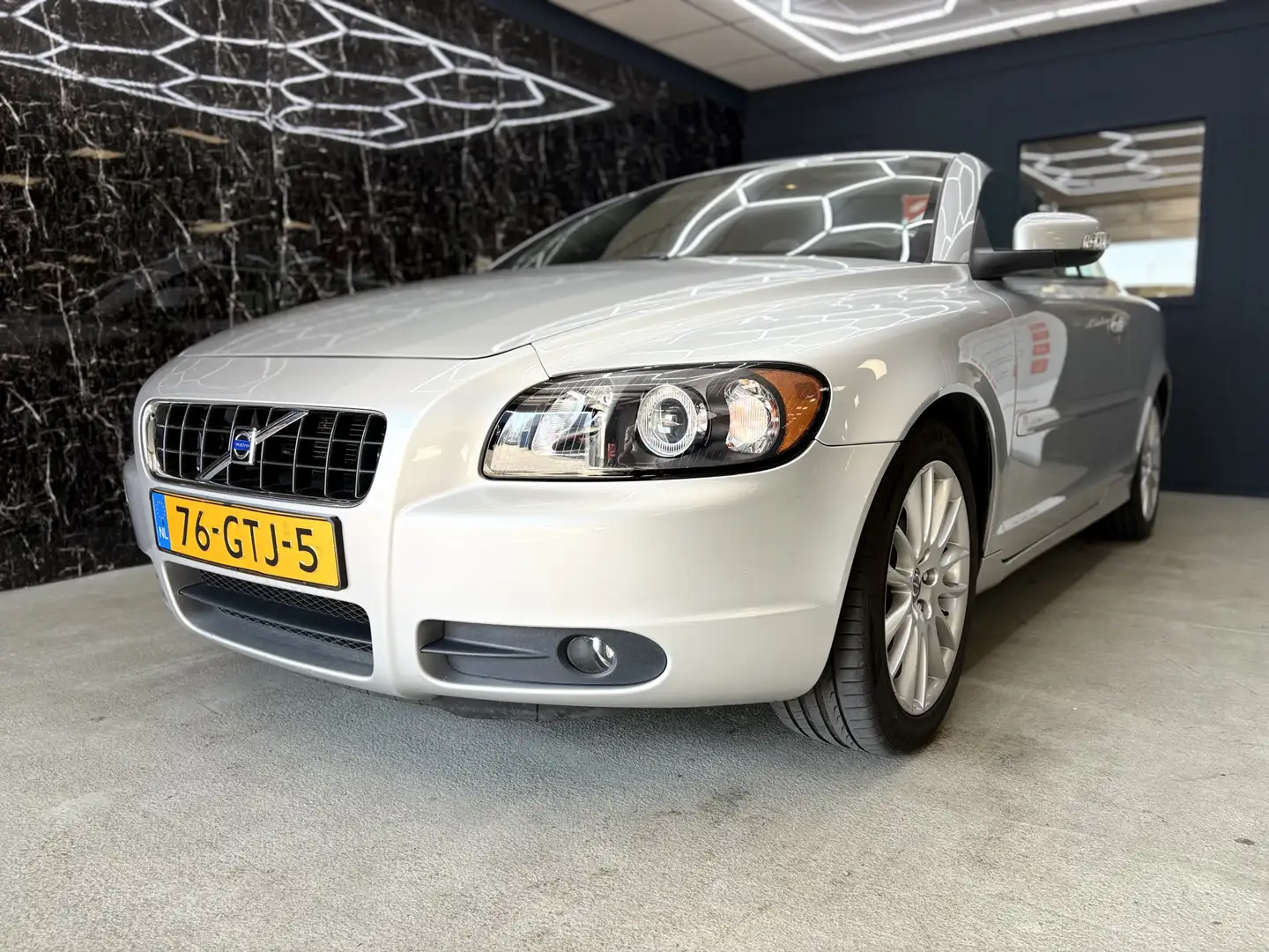 Volvo C70 Convertible 2.4i Momentum Grijs - 1