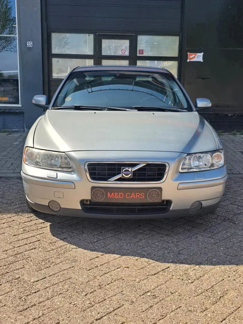 Volvo S60 2.4D Drivers Edition AUTOMAAT/NAP/AIRCO/STOEL VW/ Grijs - 2