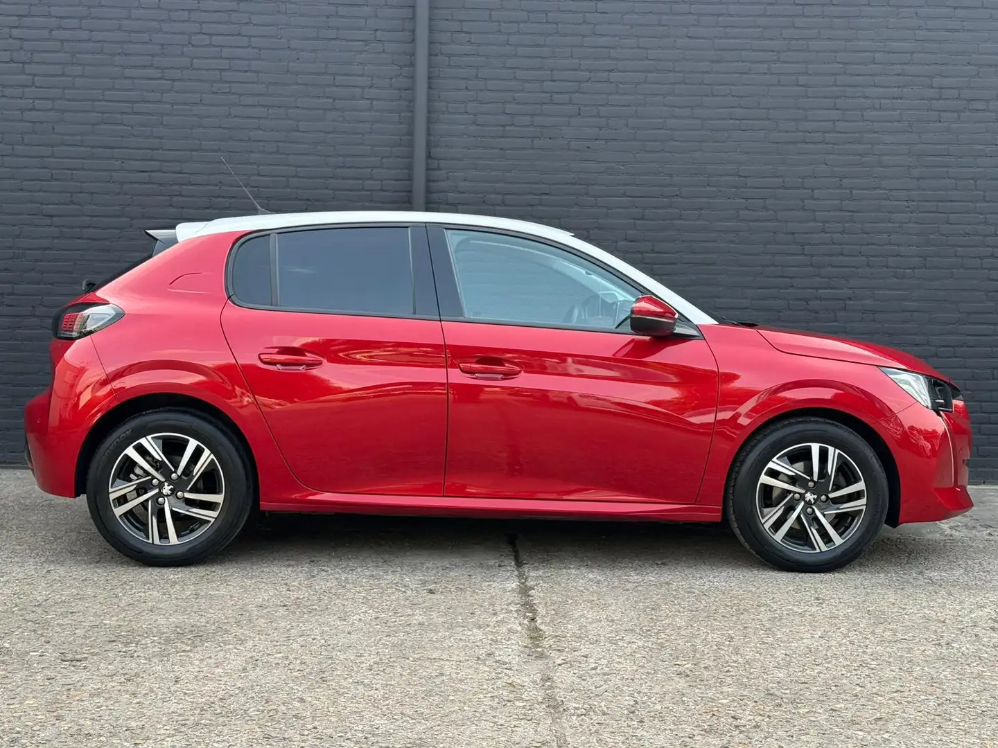 Peugeot 208 1.2 PureTech Blue Lease Allure NAVI | CARPLAY | CA Rood - 2