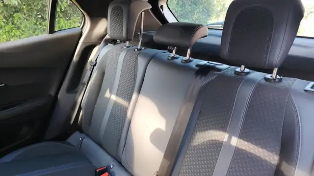 Peugeot 2008 view 9
