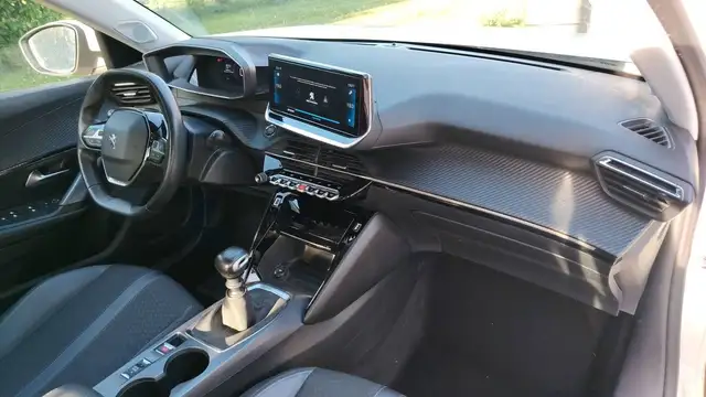 Peugeot 2008 view 10