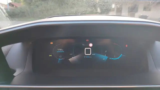 Peugeot 2008 view 12