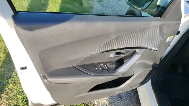 Peugeot 2008 view 7