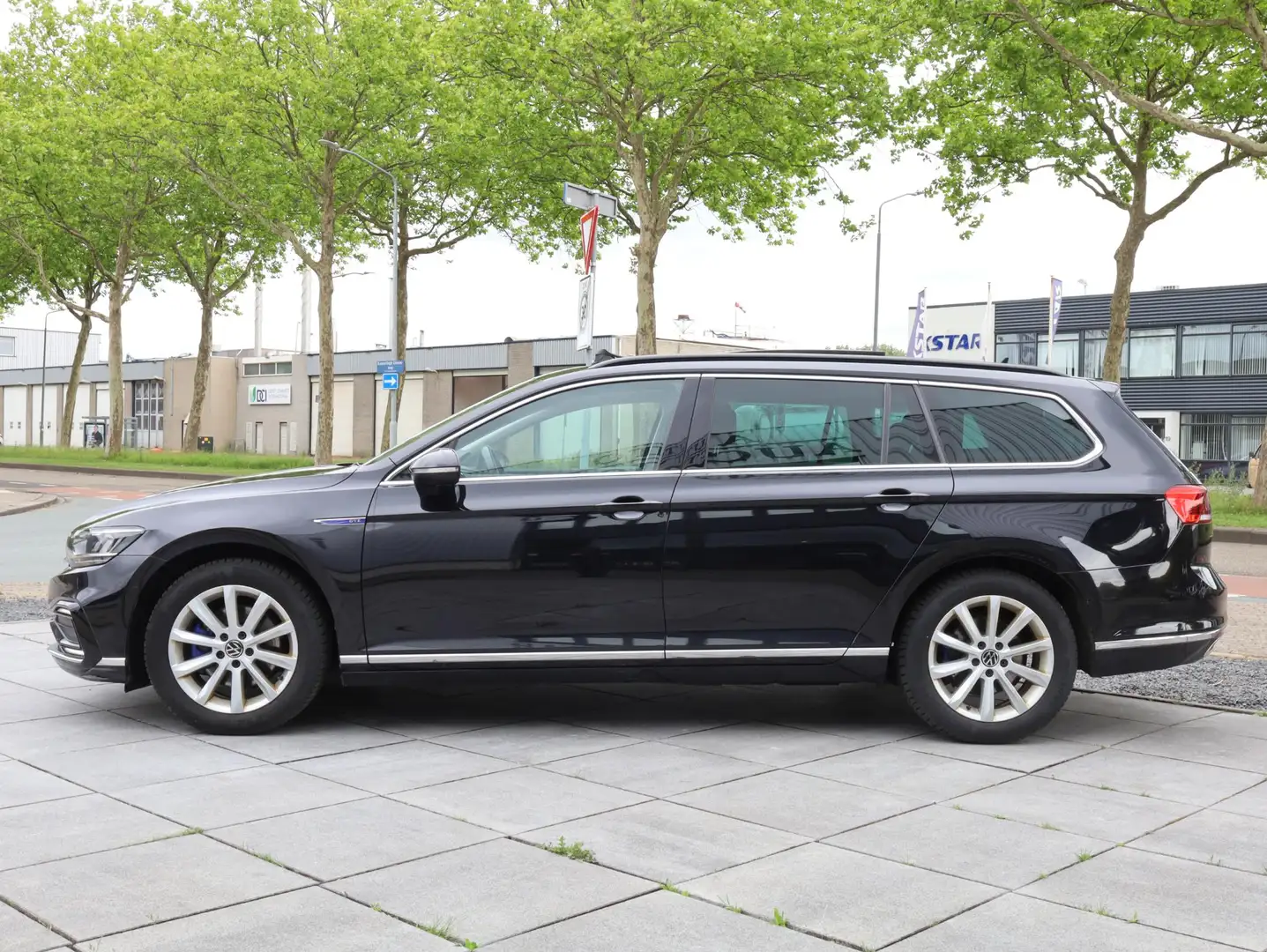 Volkswagen Passat Variant GTE Panodak | Head-up | Keyless | Camera | Elektri Zwart - 2