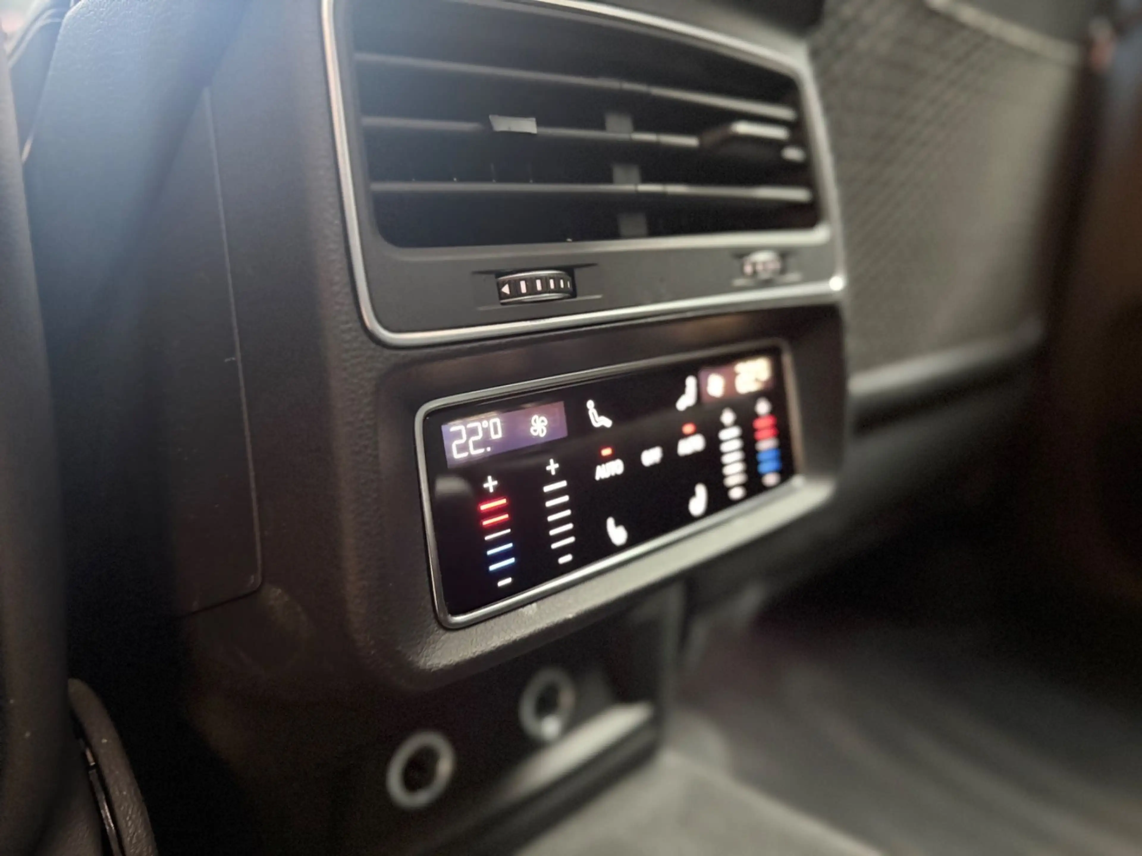 Audi SQ8 4.0 TFSI quattro/PANO/ACC/AUDI GAR./LUFTFEDE — photo 15