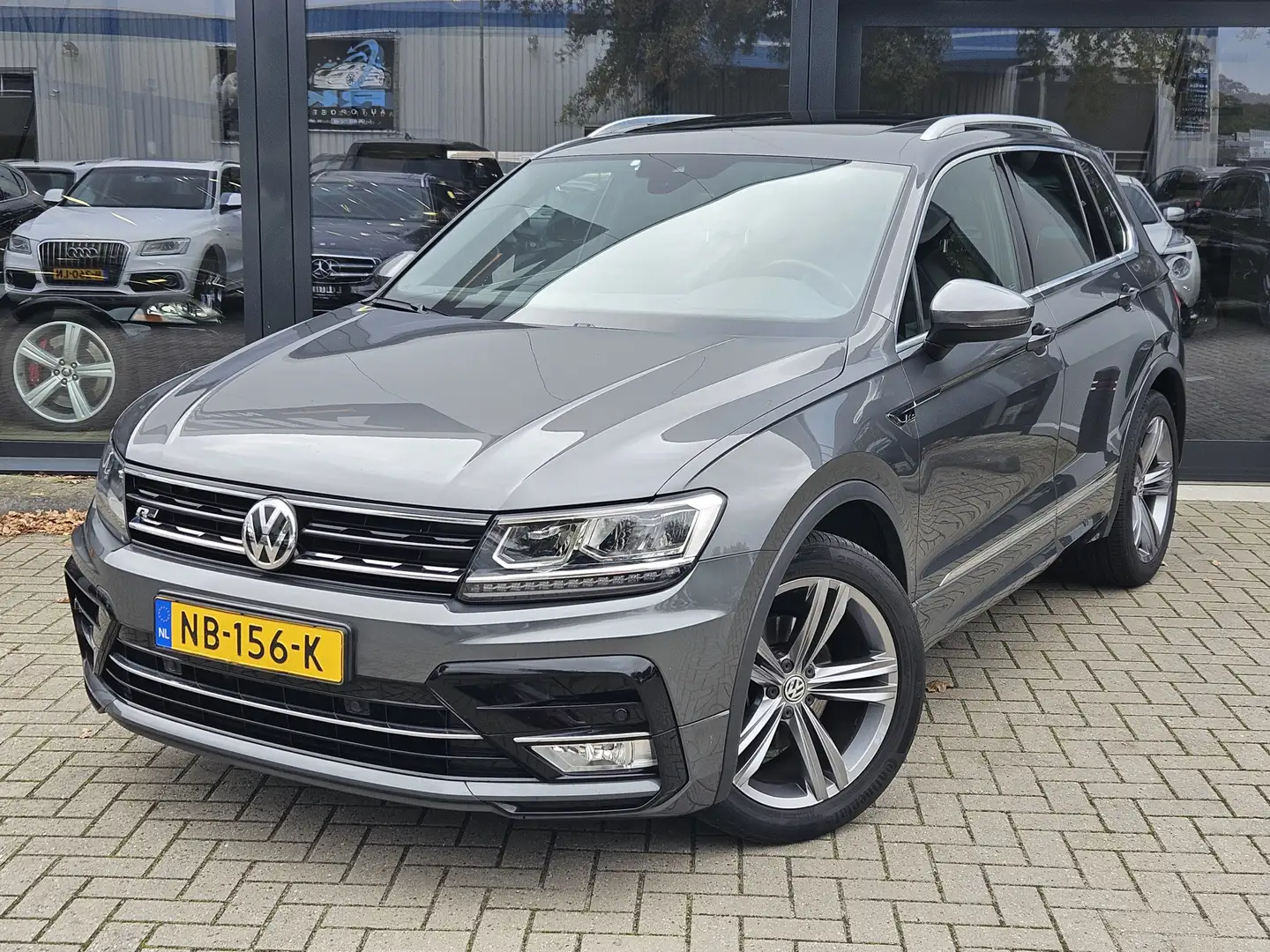 Volkswagen Tiguan 1.4 TSI ACT Connected Series + R-LINE + MASSAGE + Gris - 2