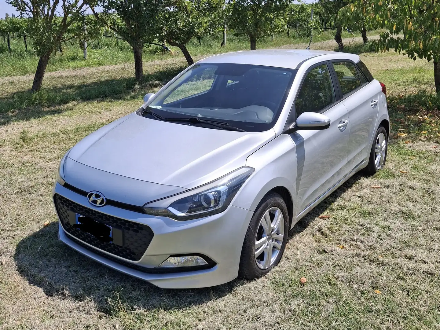 Hyundai i20 i20 II 2015 5p 1.2 Comfort econext 84cv Argento - 2
