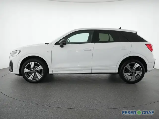 Audi Q2 view 12