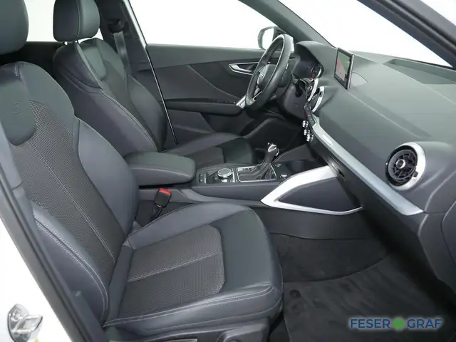 Audi Q2 view 4