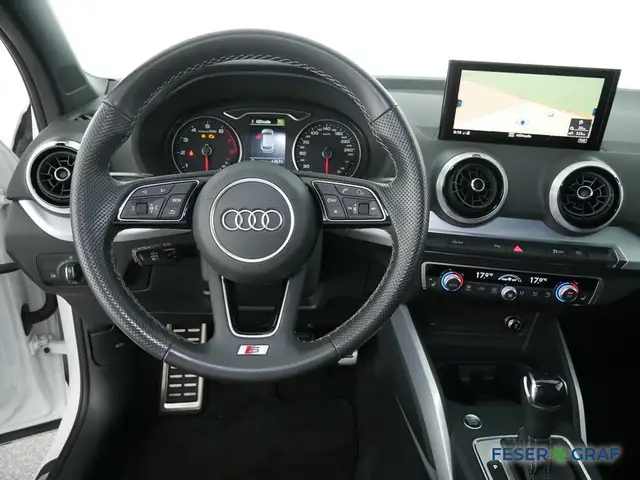 Audi Q2 view 9