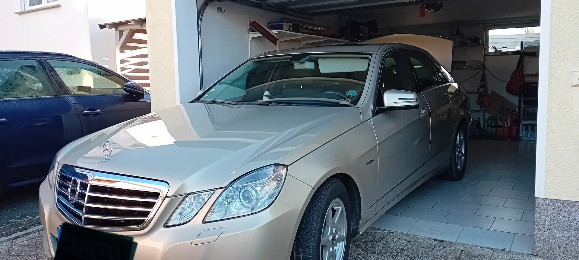 Mercedes-Benz E 250 E-Klasse Diesel CDI DPF BlueEFFICIENCY Automatik A Złoty - 1