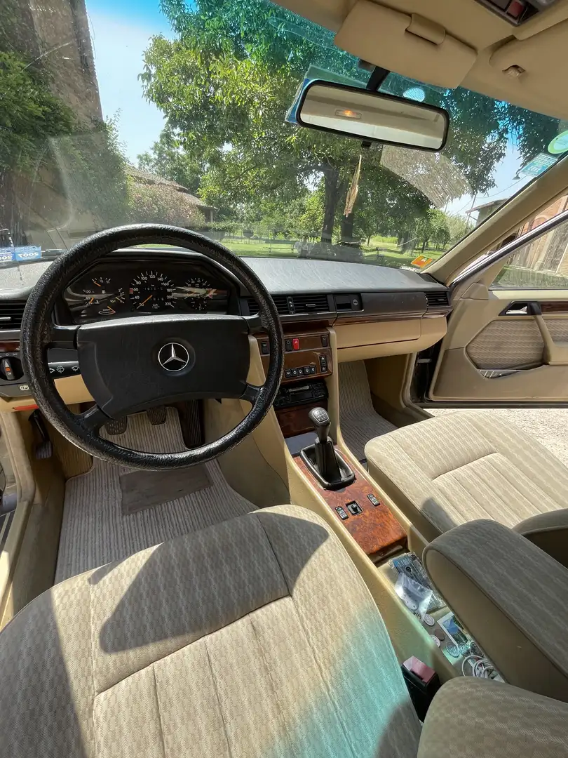 Mercedes-Benz E 200 - 1