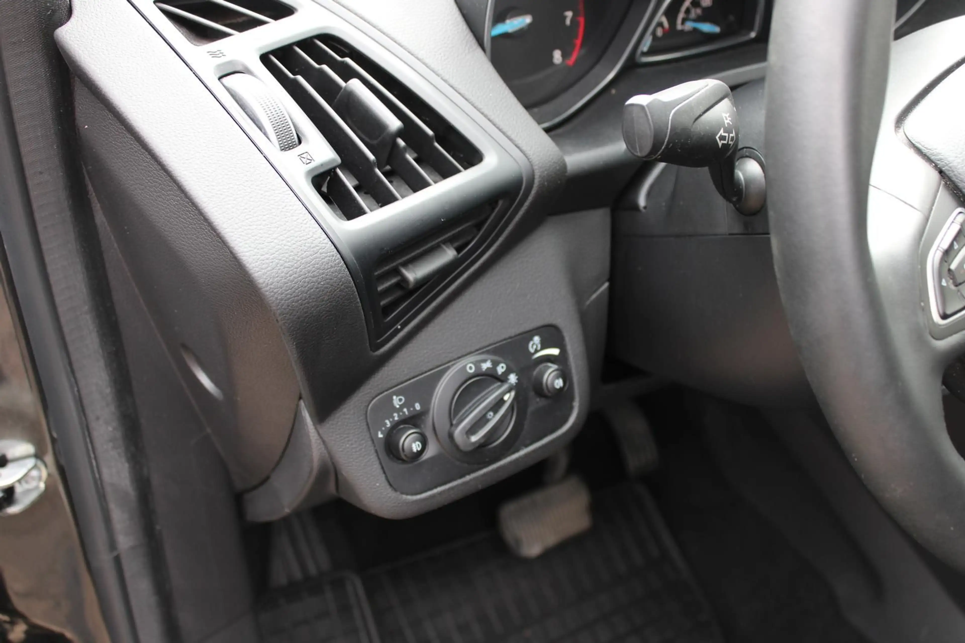 Ford C-Max Sport 1.5 EcoBoost Winterpaket Automatik — photo 12