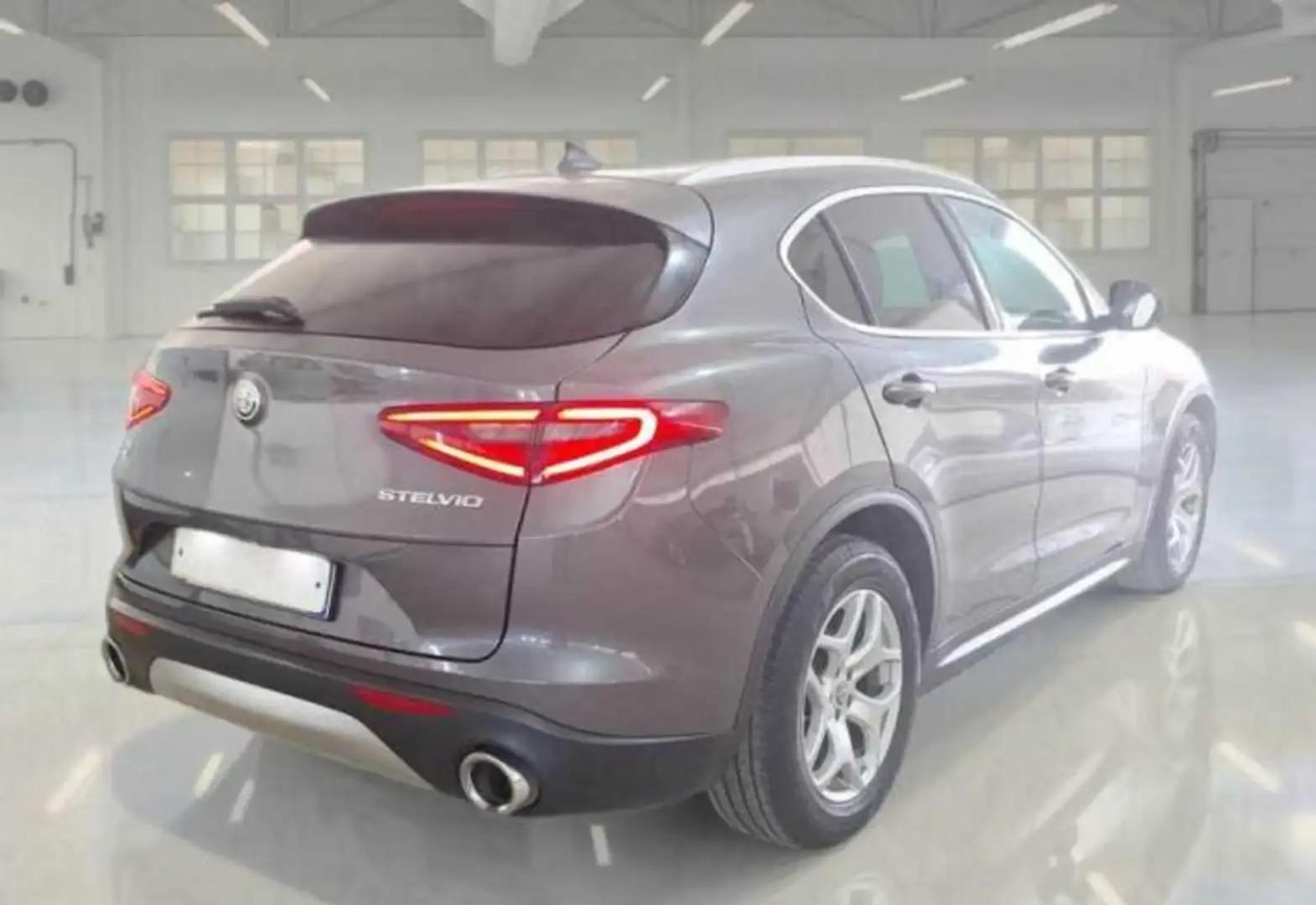 Alfa Romeo Stelvio 2.2 Turbodiesel 190 CV AT8 Q4 Business Grigio - 2