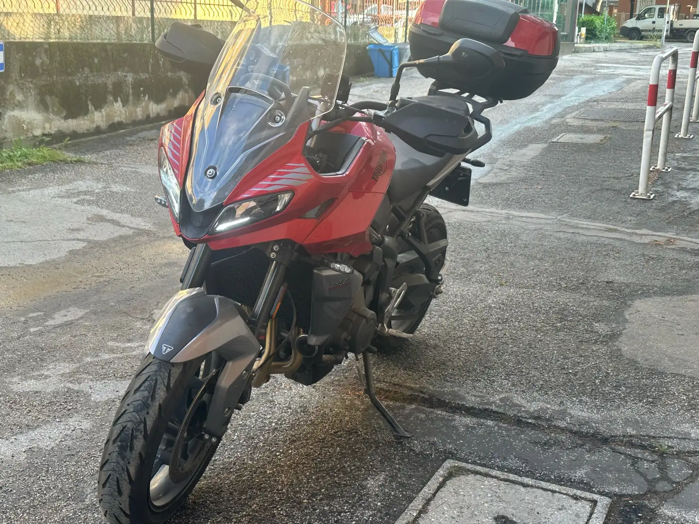 Triumph Trident 660 Tiger 660 crvena - 2