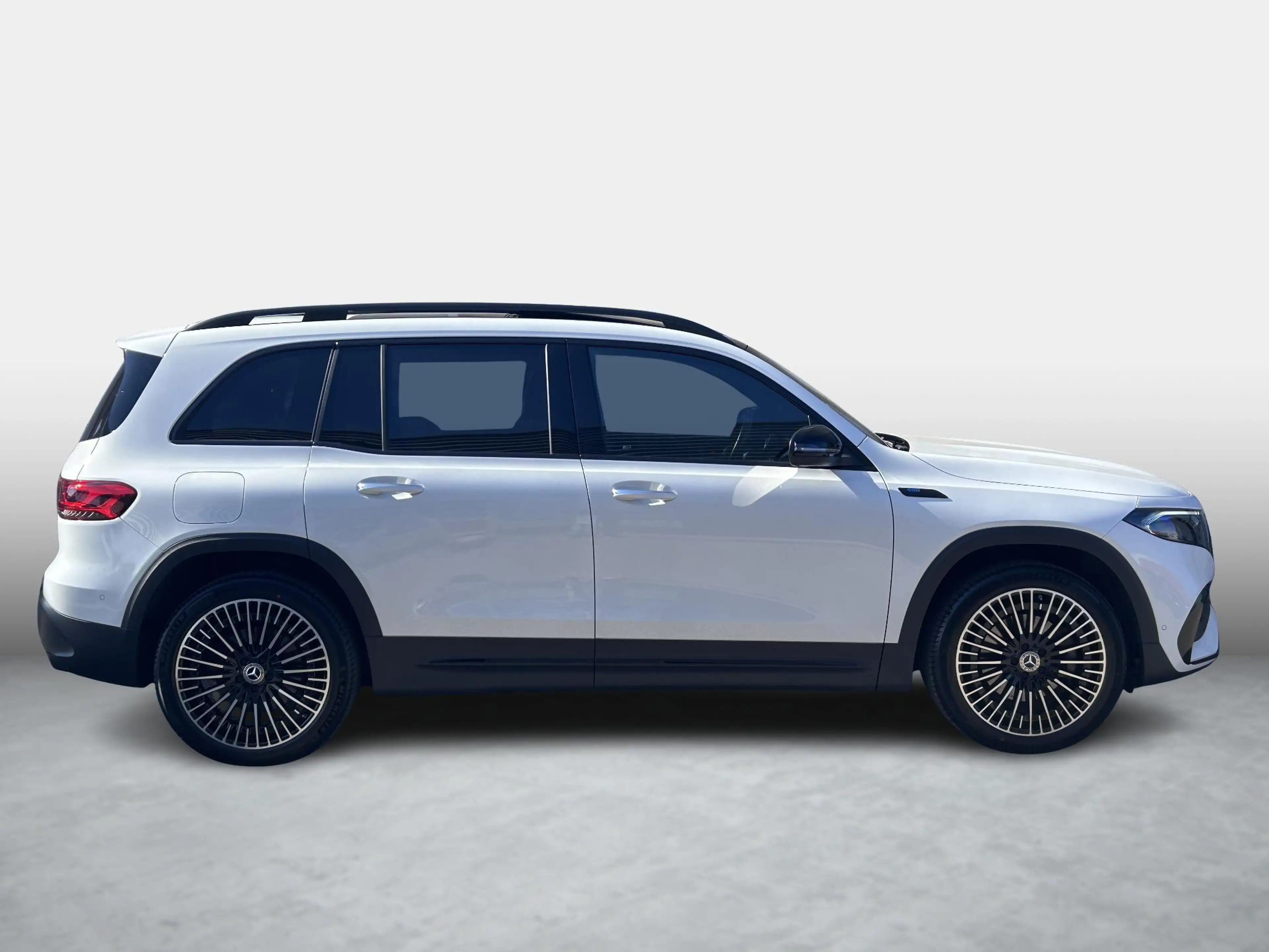 Mercedes-Benz EQB 300 4MATIC AMG Line 7p. 67 kWh | Panoramadak | Apple C — photo 4