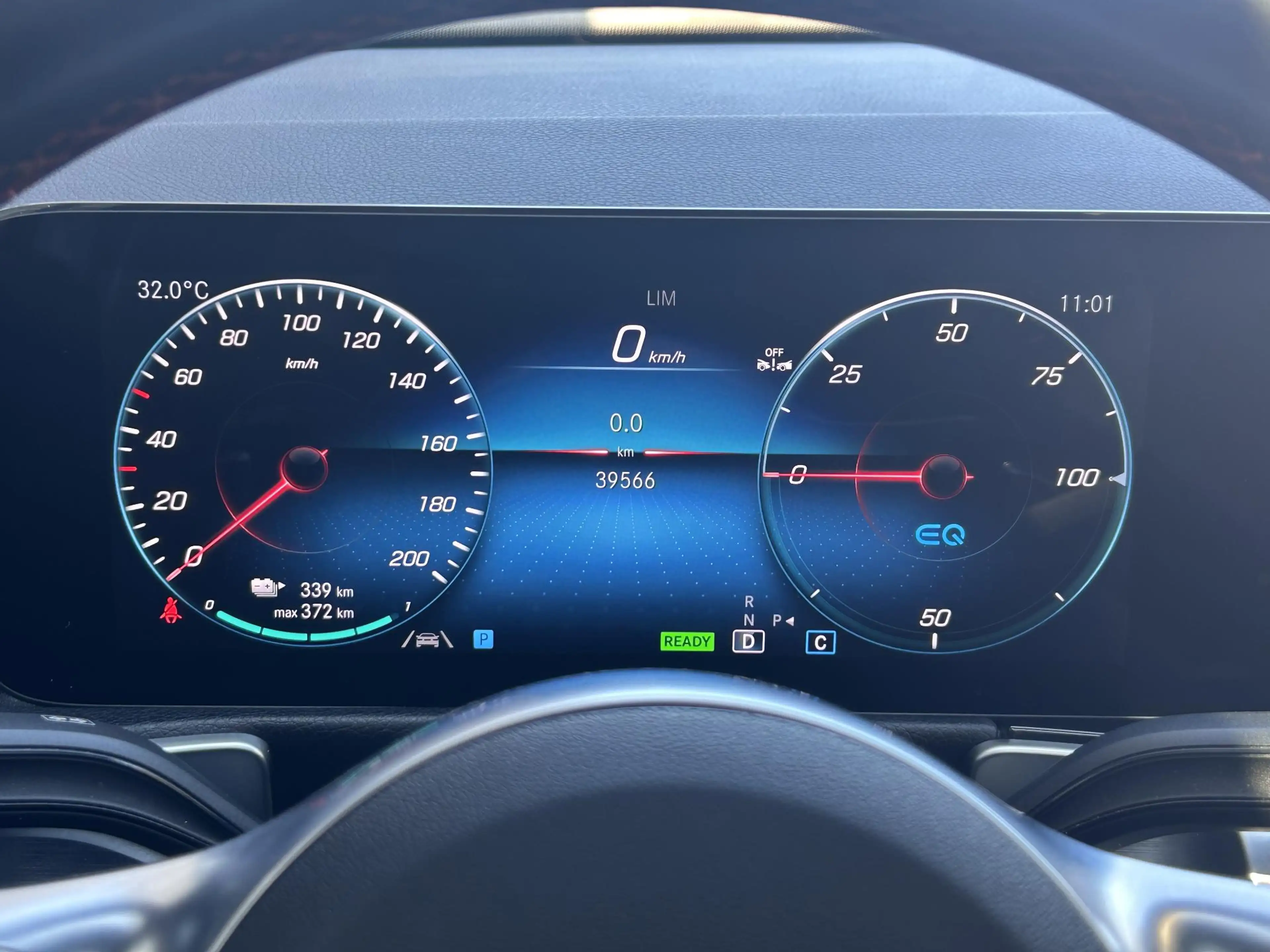 Mercedes-Benz EQB 300 4MATIC AMG Line 7p. 67 kWh | Panoramadak | Apple C — photo 13
