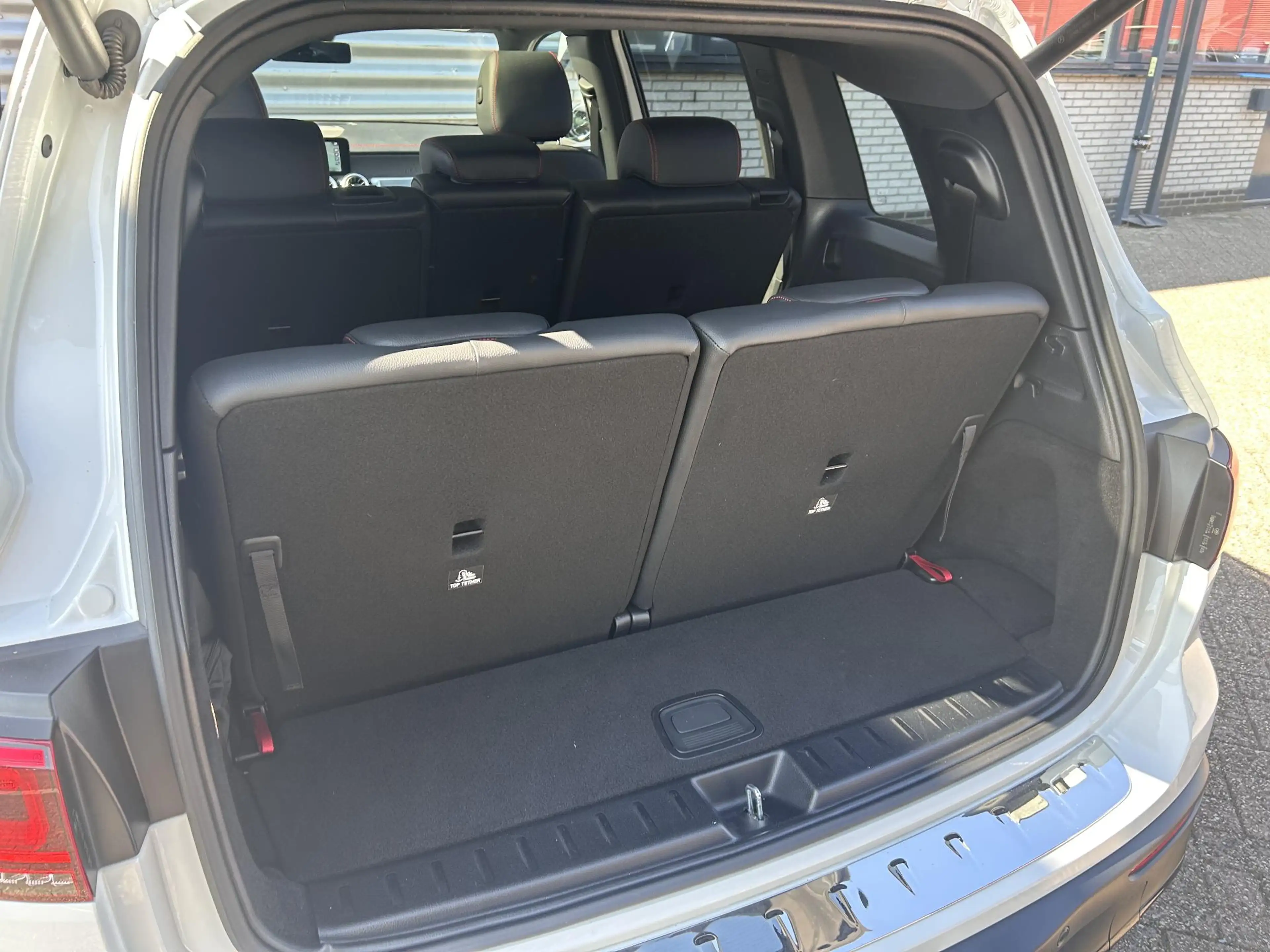 Mercedes-Benz EQB 300 4MATIC AMG Line 7p. 67 kWh | Panoramadak | Apple C — photo 11