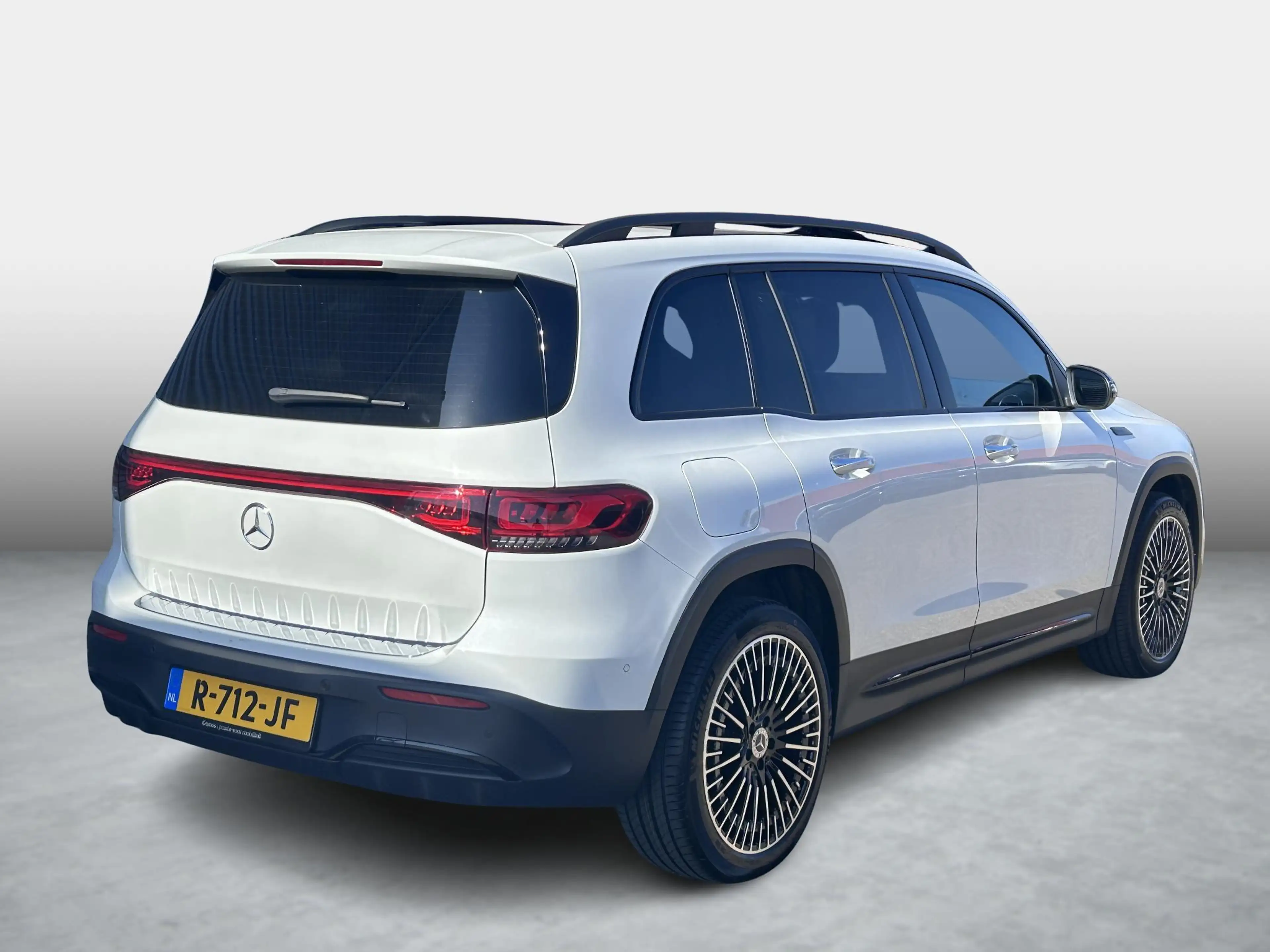 Mercedes-Benz EQB 300 4MATIC AMG Line 7p. 67 kWh | Panoramadak | Apple C — photo 2