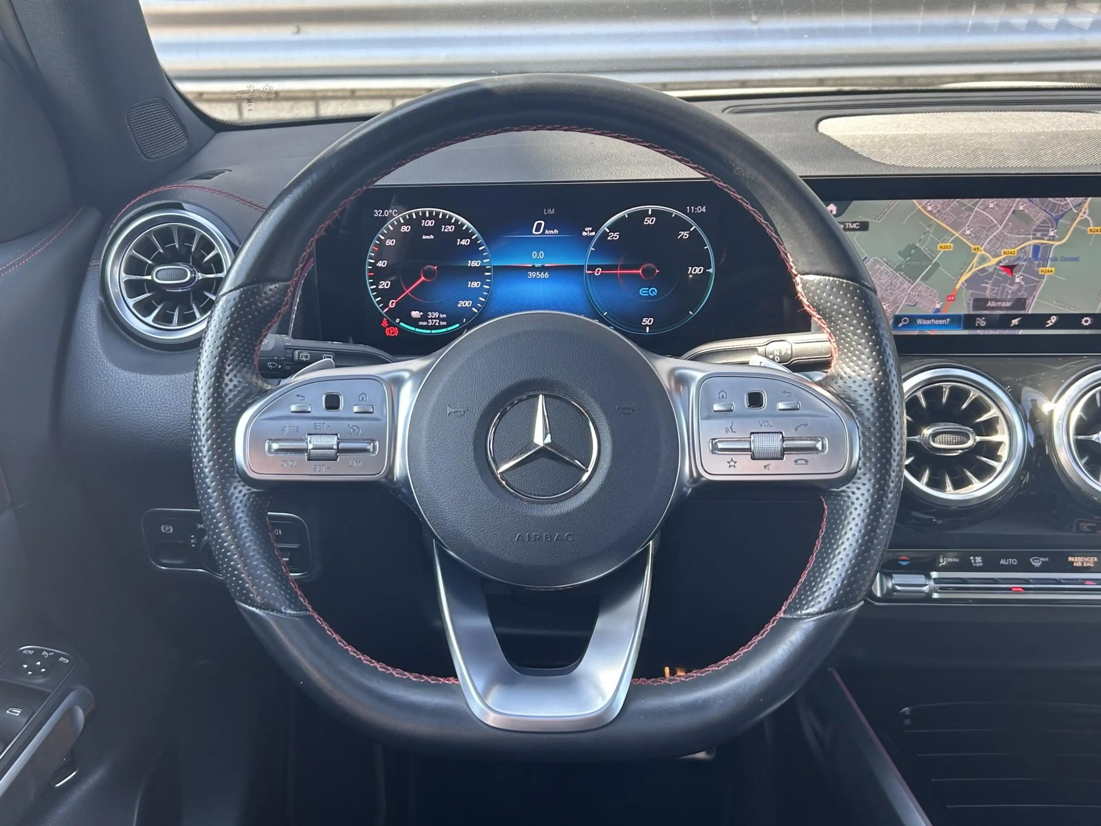 Mercedes-Benz EQB 300 4MATIC AMG Line 7p. 67 kWh | Panoramadak | Apple C — photo 12