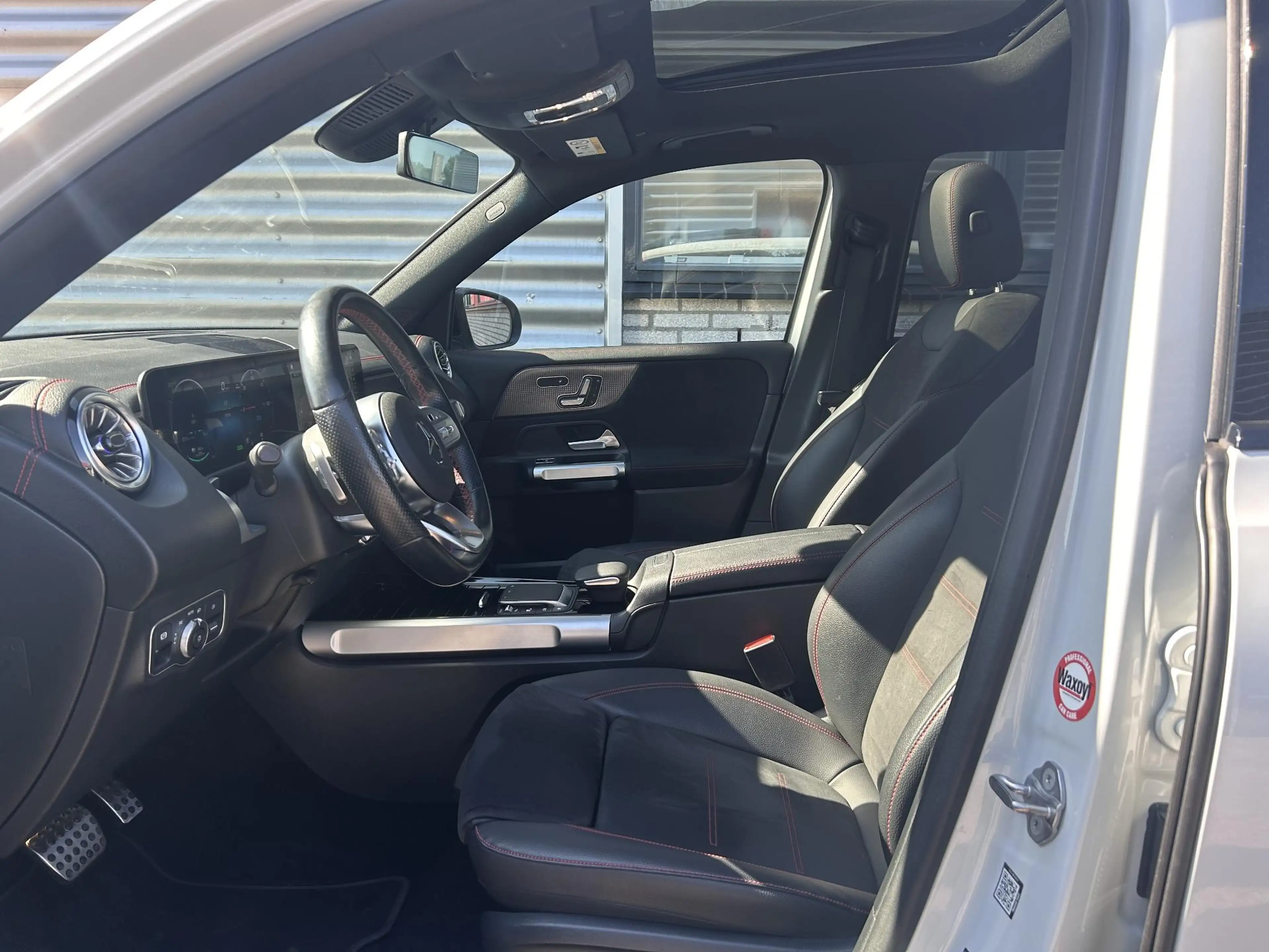 Mercedes-Benz EQB 300 4MATIC AMG Line 7p. 67 kWh | Panoramadak | Apple C — photo 7