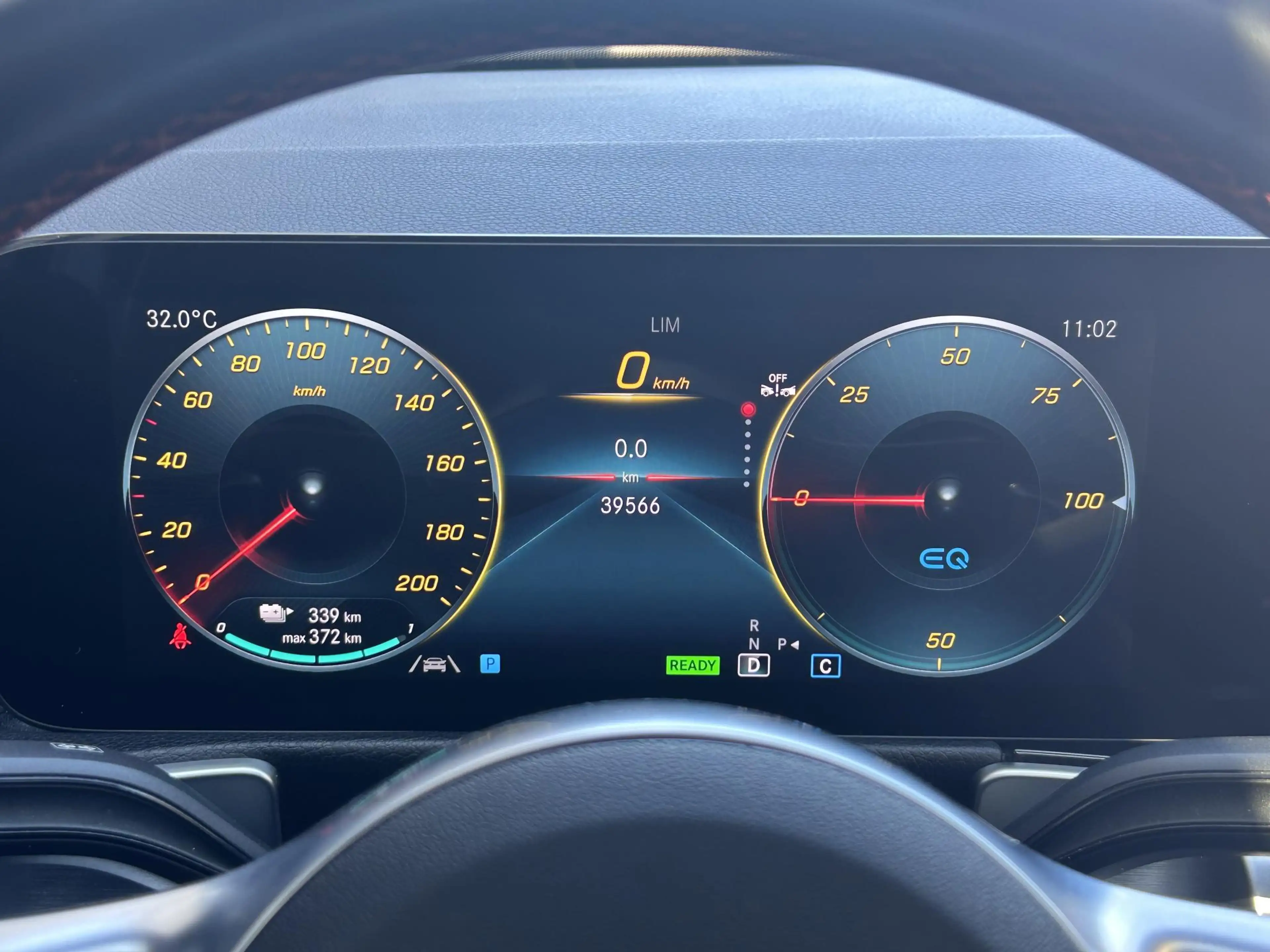 Mercedes-Benz EQB 300 4MATIC AMG Line 7p. 67 kWh | Panoramadak | Apple C — photo 14