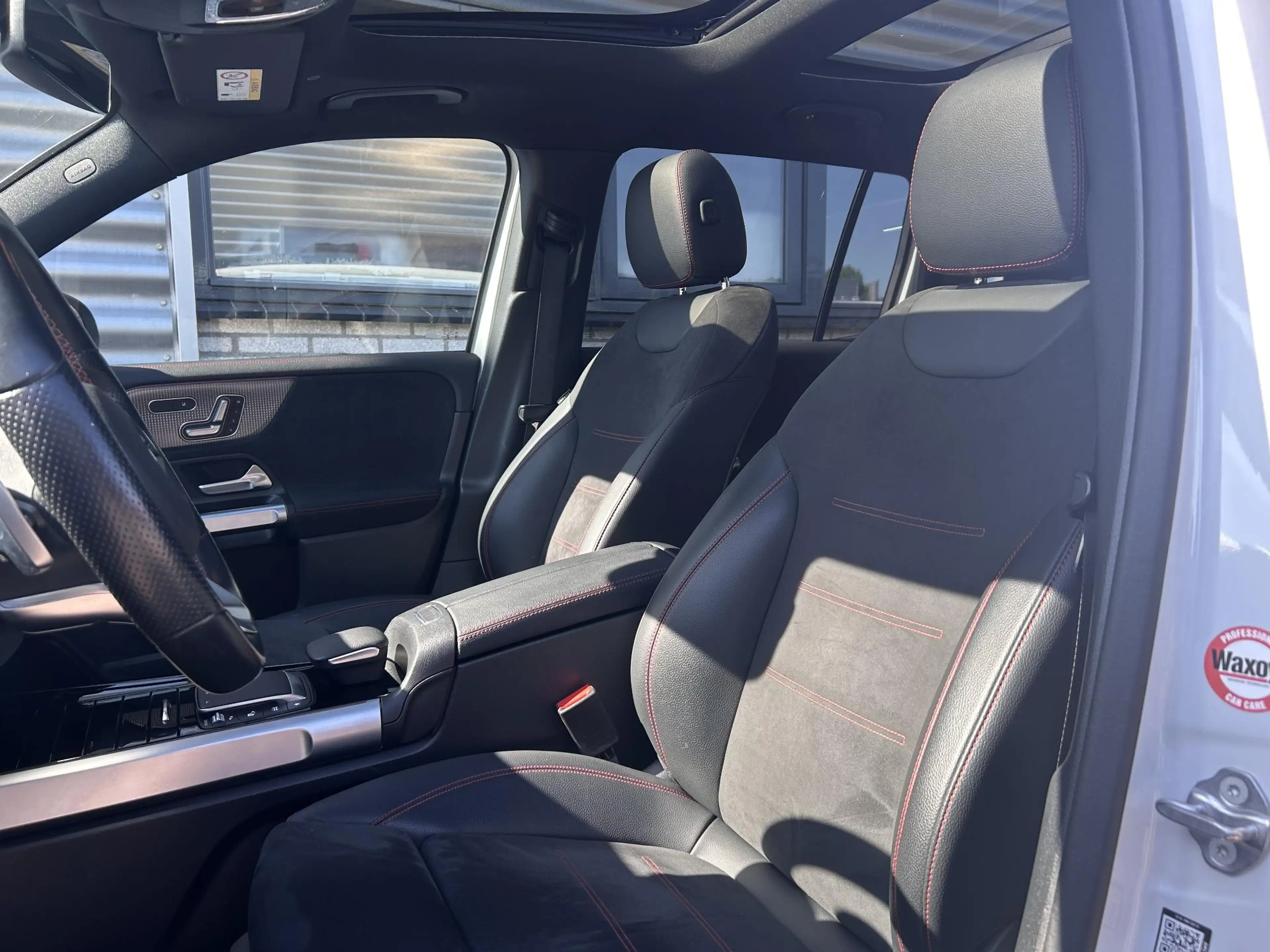 Mercedes-Benz EQB 300 4MATIC AMG Line 7p. 67 kWh | Panoramadak | Apple C — photo 6