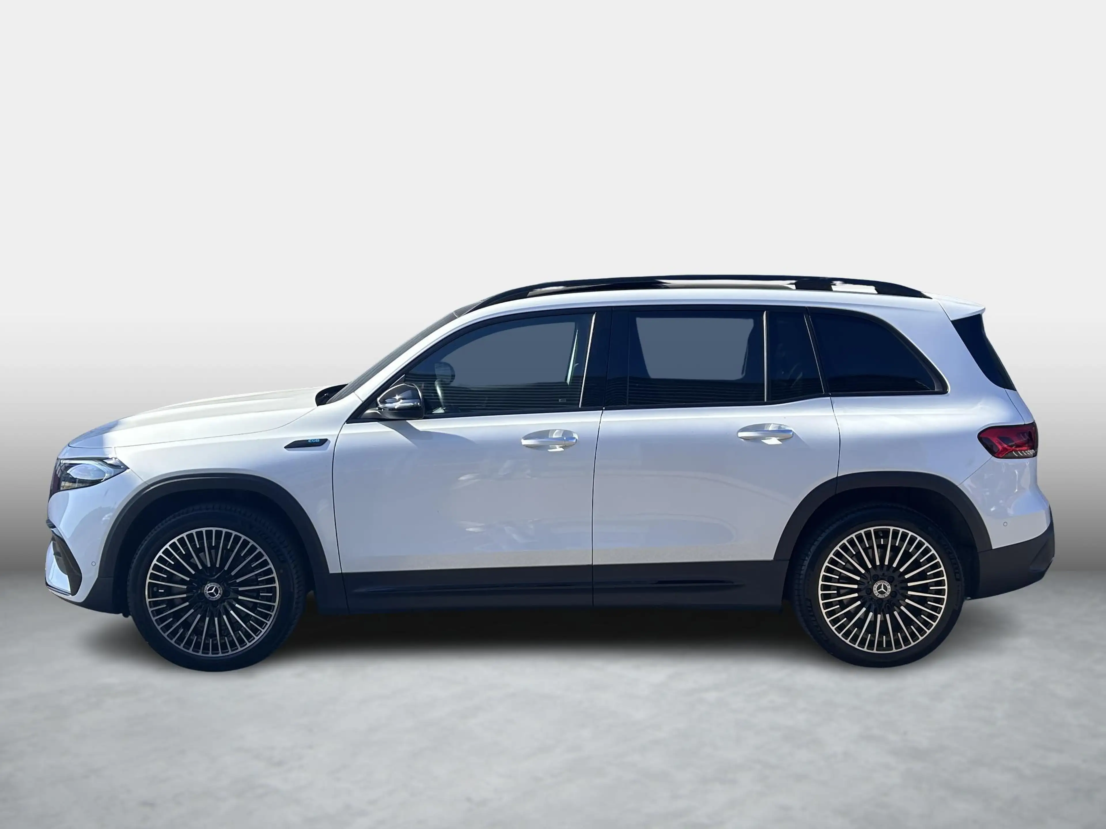 Mercedes-Benz EQB 300 4MATIC AMG Line 7p. 67 kWh | Panoramadak | Apple C — photo 3