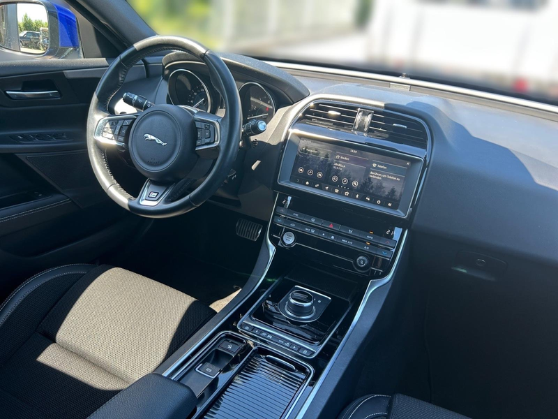Jaguar XE 25 R-Sport Aut. — photo 10