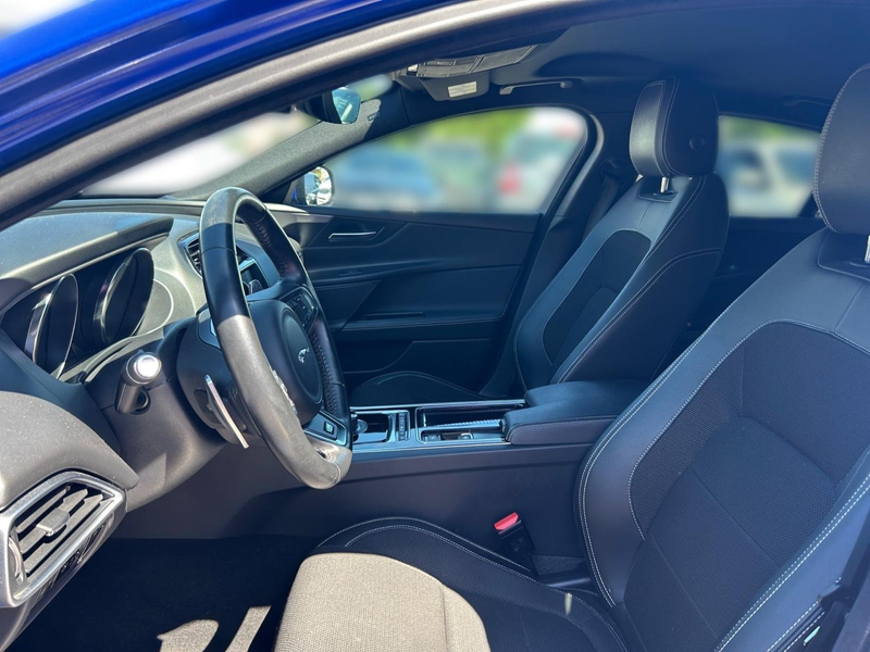 Jaguar XE 25 R-Sport Aut. — photo 9