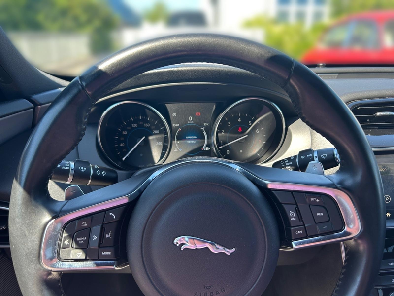 Jaguar XE 25 R-Sport Aut. — photo 11