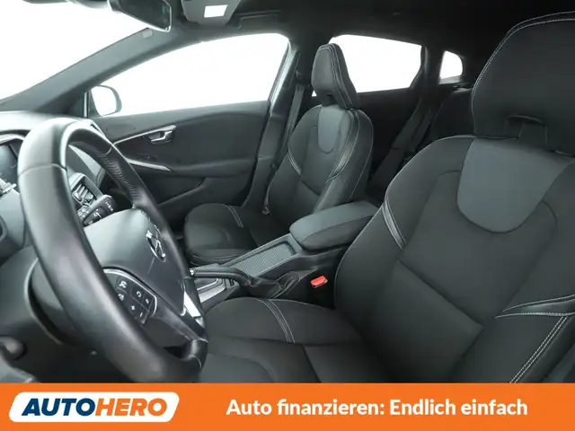 Volvo V40 view 10
