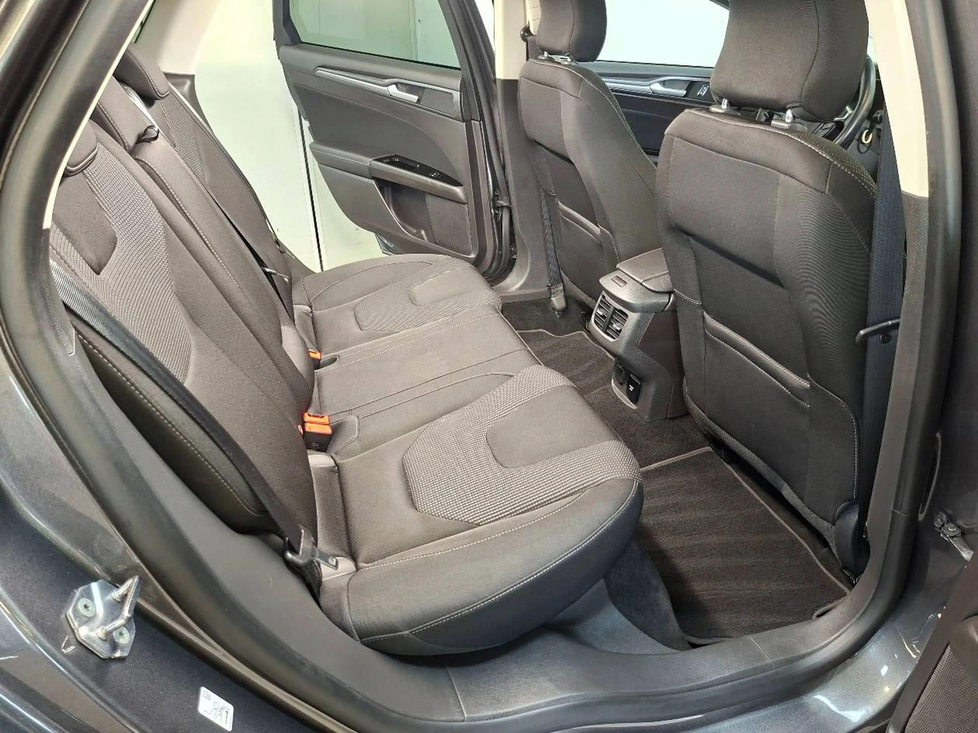 Ford Mondeo Kombi 2.0 EcoBlue Titanium, AHK, ACC, LED, Kamera — photo 11