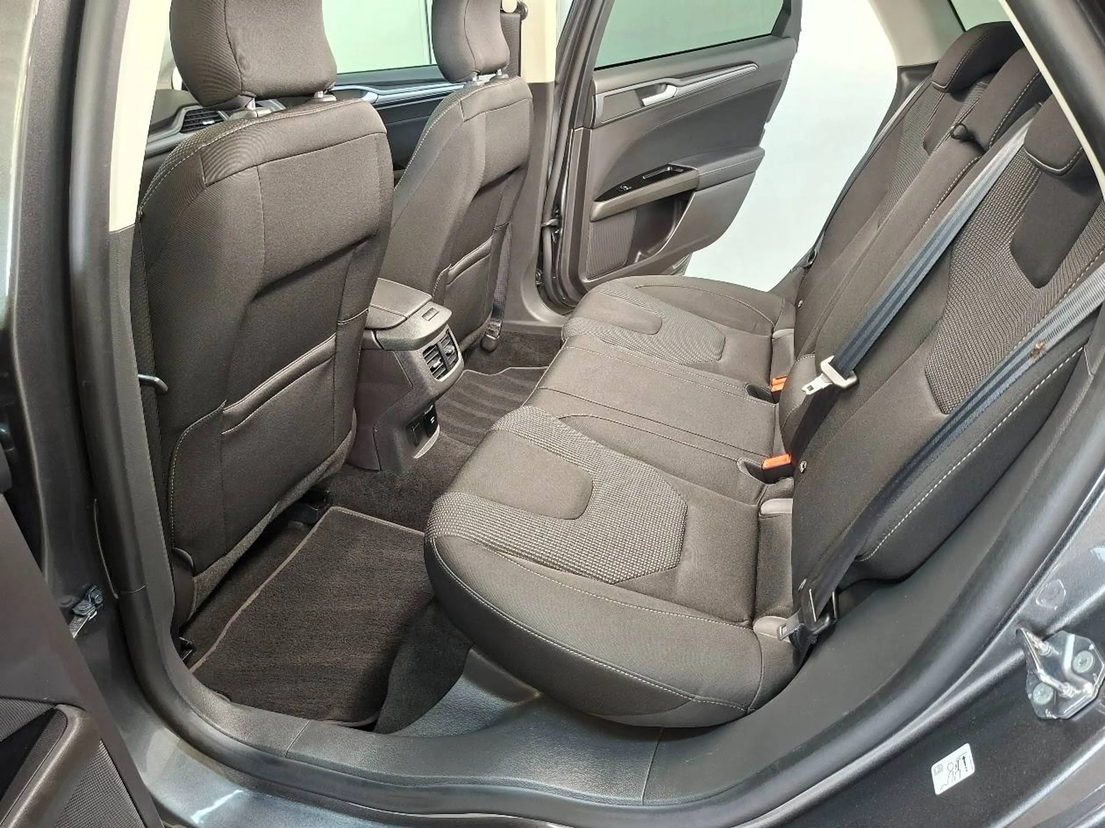Ford Mondeo Kombi 2.0 EcoBlue Titanium, AHK, ACC, LED, Kamera — photo 10