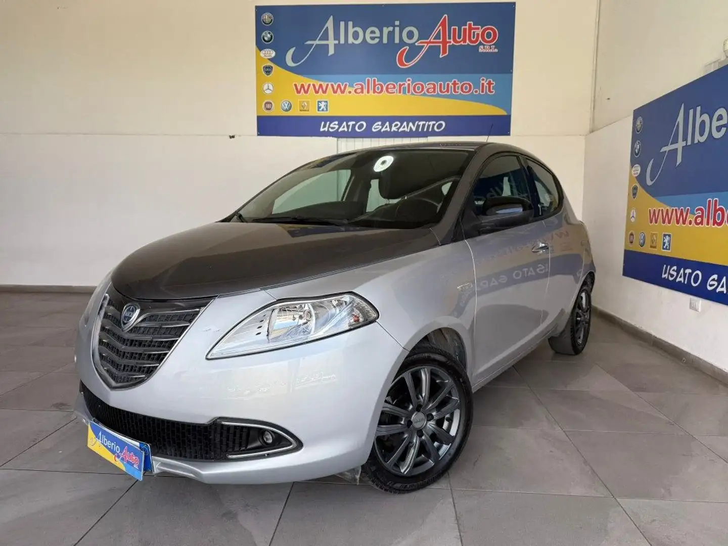 Lancia Ypsilon 0.9 TwinAir 85 CV 5 porte S&S Platinum Argento - 1