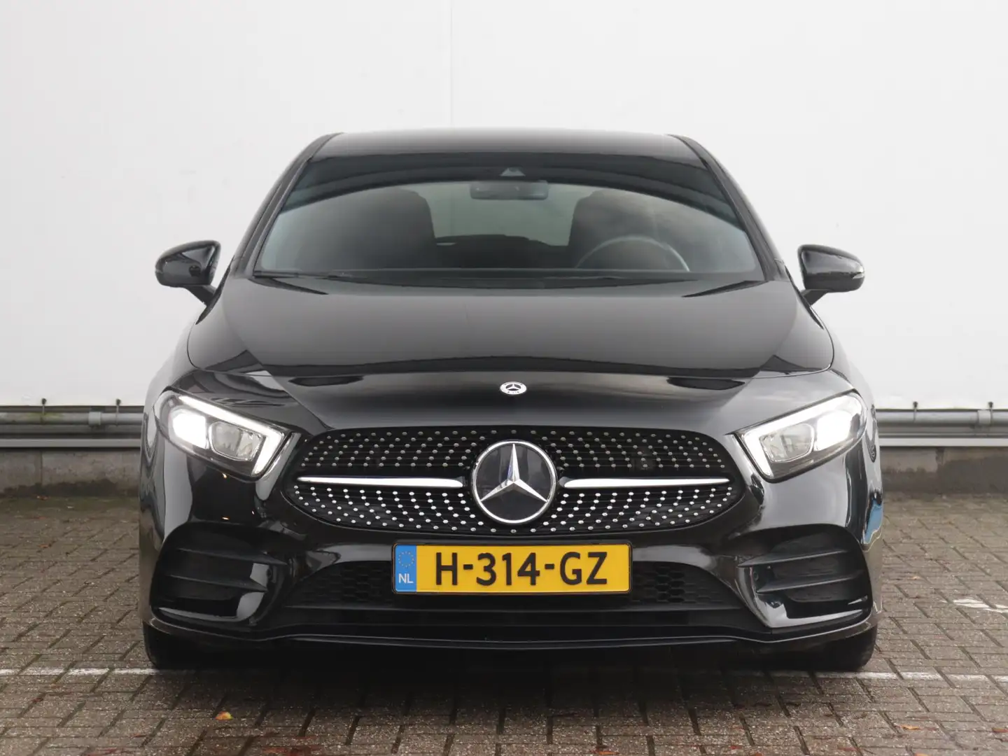 Mercedes-Benz A 180 Business Solution AMG | Origineel NL | 1e eigenaar Noir - 2