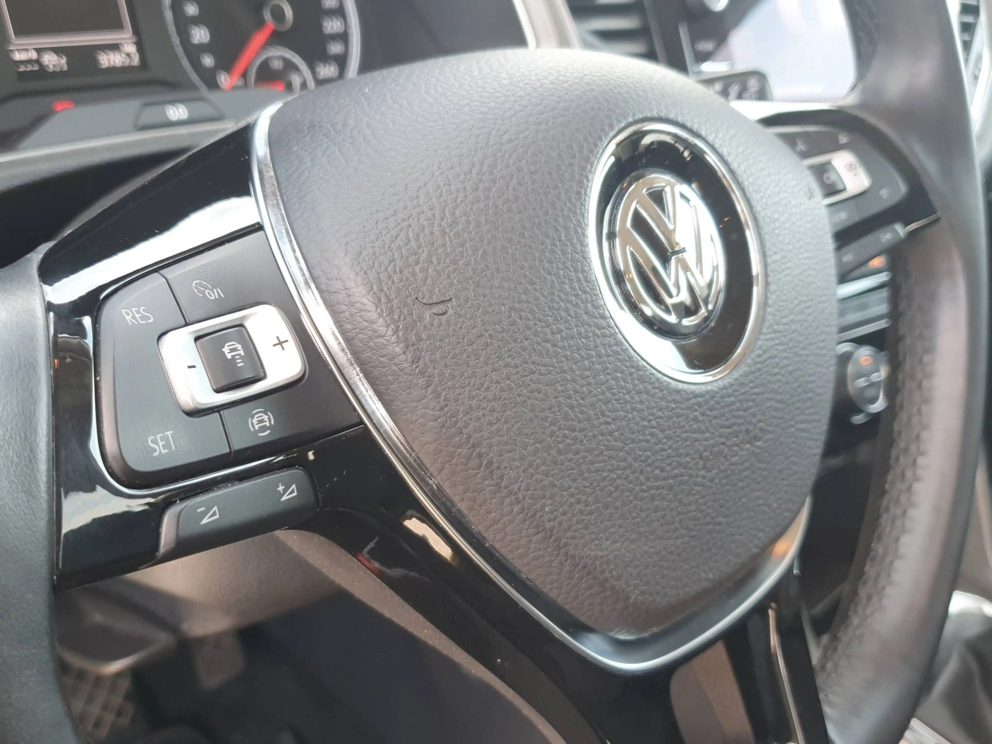 Volkswagen T-Roc 1,5 TSI 150 Design — photo 8