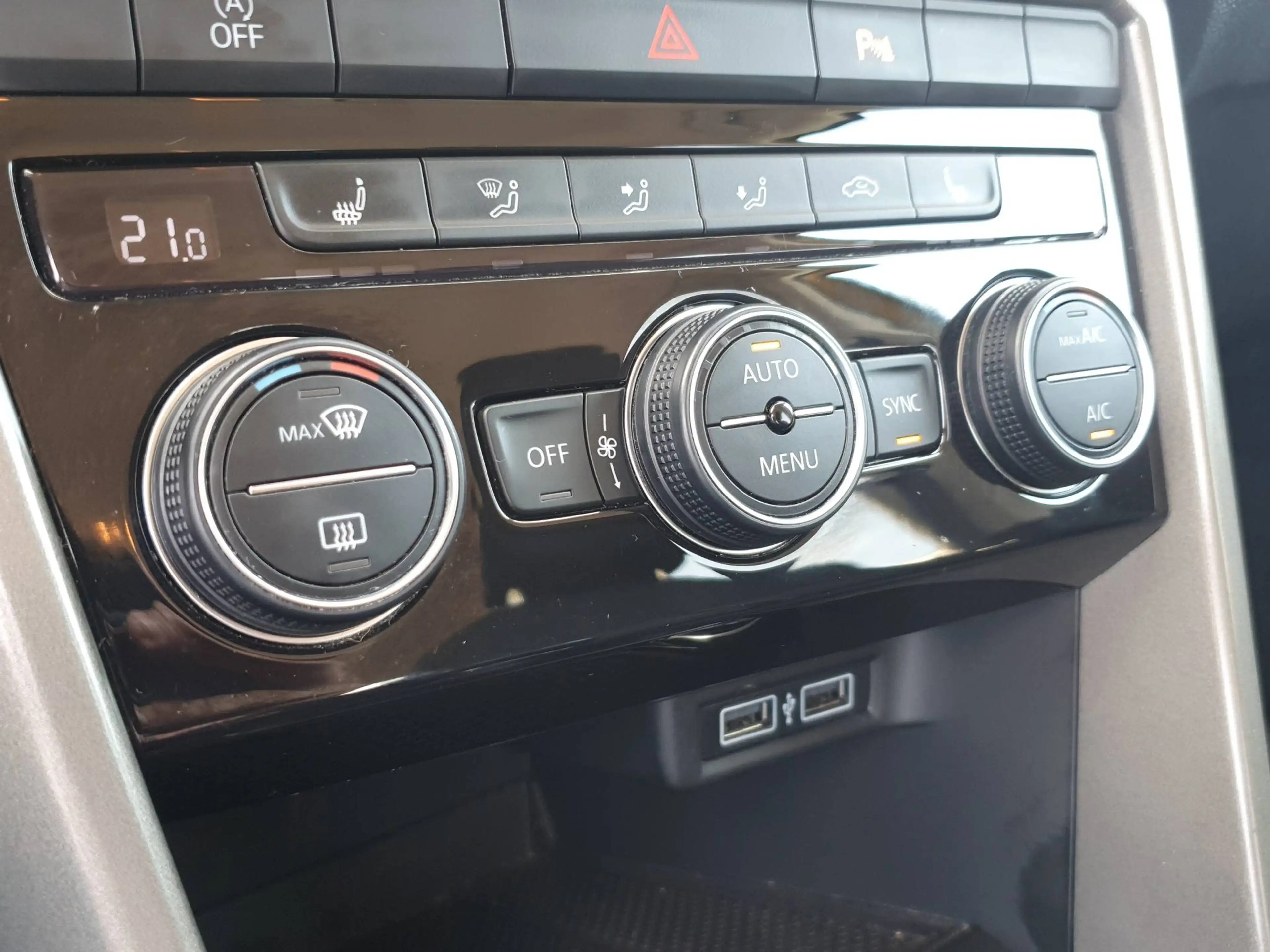 Volkswagen T-Roc 1,5 TSI 150 Design — photo 11