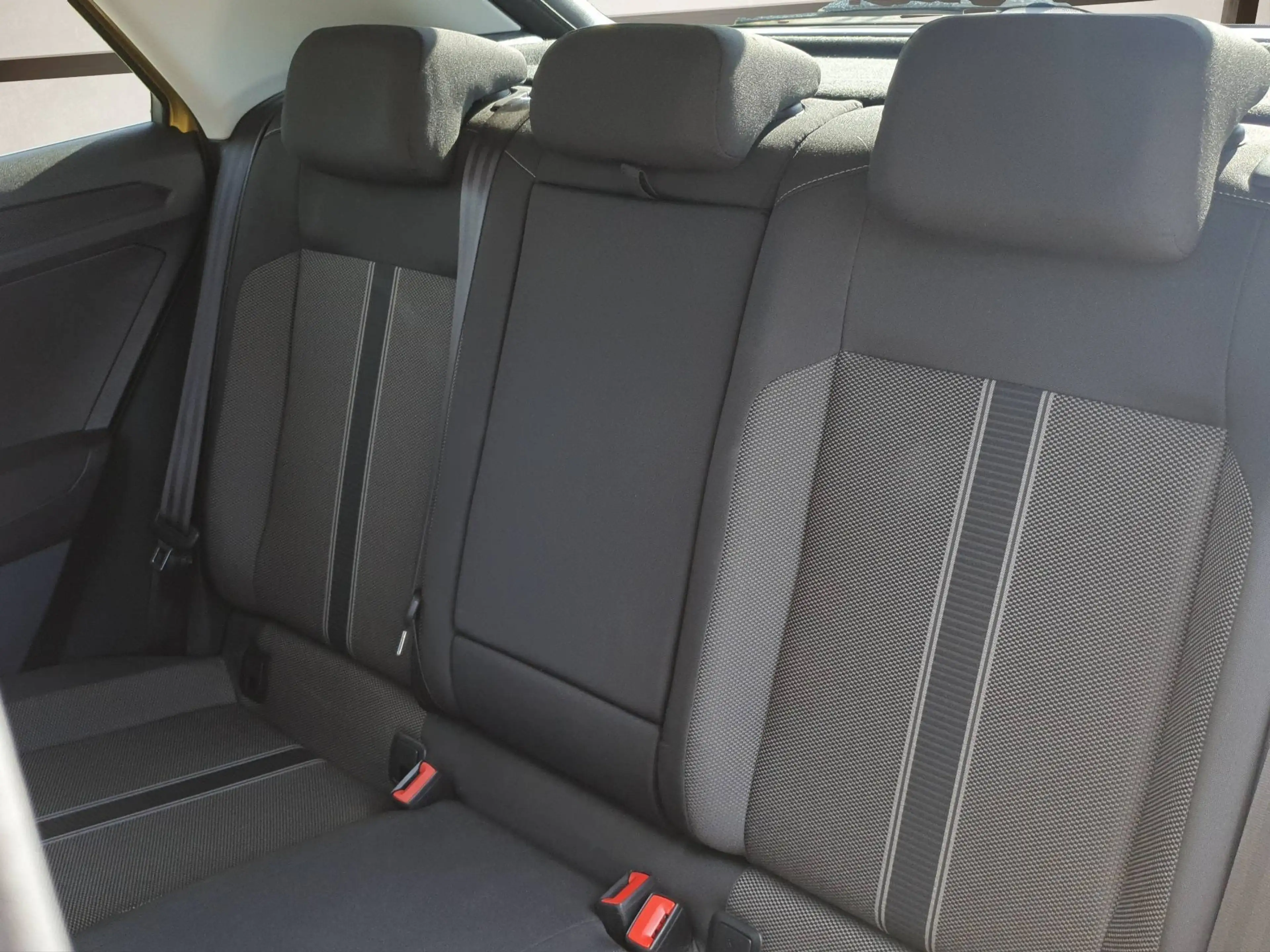 Volkswagen T-Roc 1,5 TSI 150 Design — photo 3