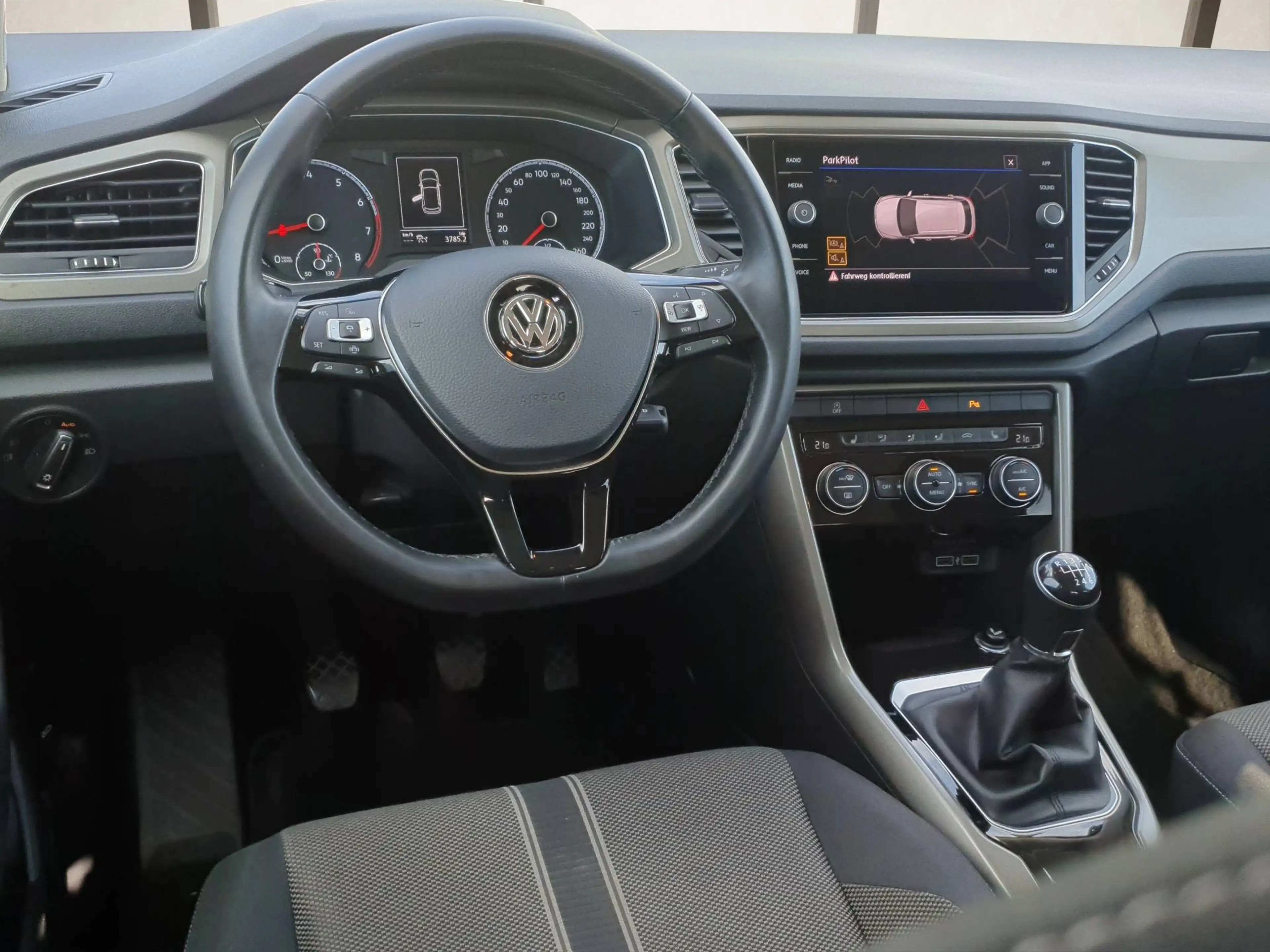 Volkswagen T-Roc 1,5 TSI 150 Design — photo 7