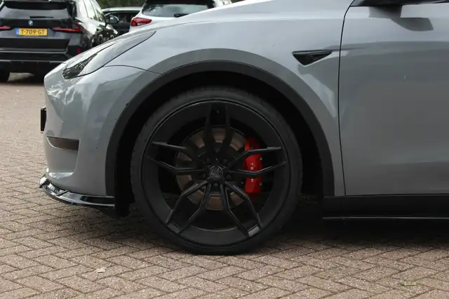 Tesla Model Y view 15
