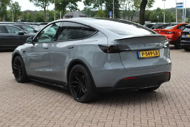 Tesla Model Y view 4