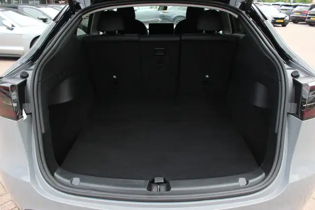 Tesla Model Y view 17