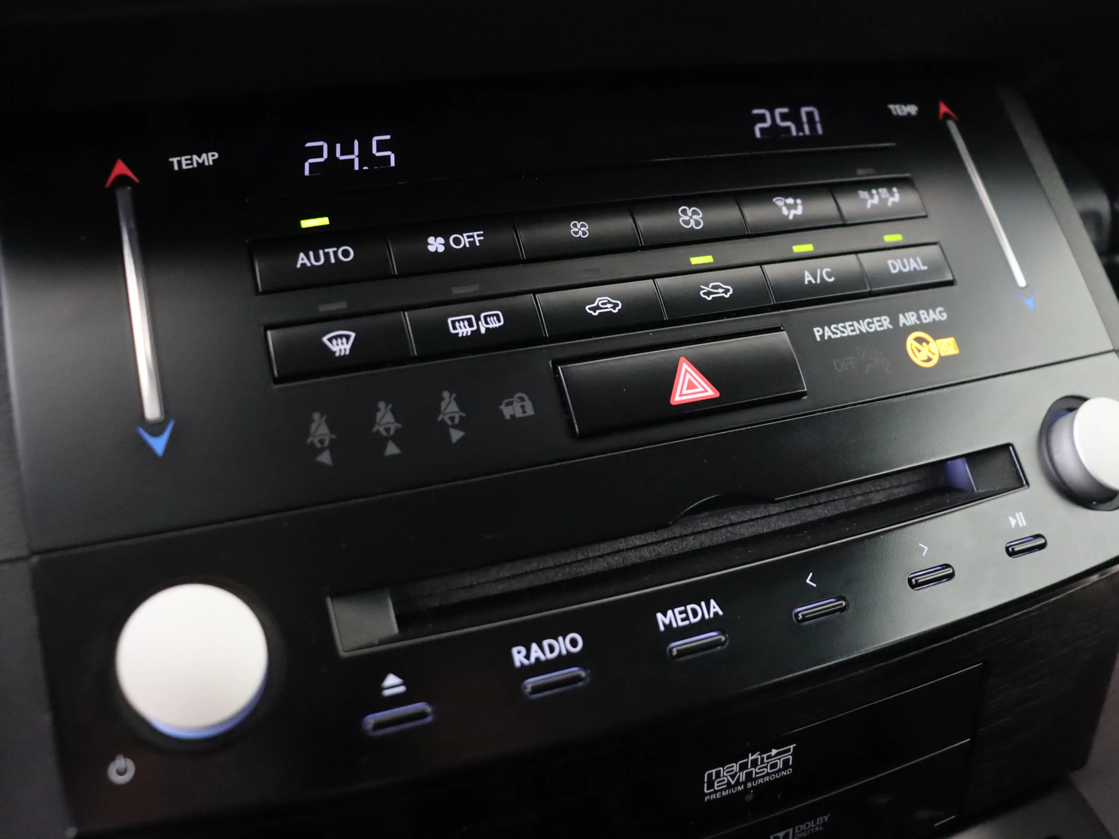 Lexus IS 300 300h Luxury Line | Dealer Onderhouden | Mark Levin — photo 7