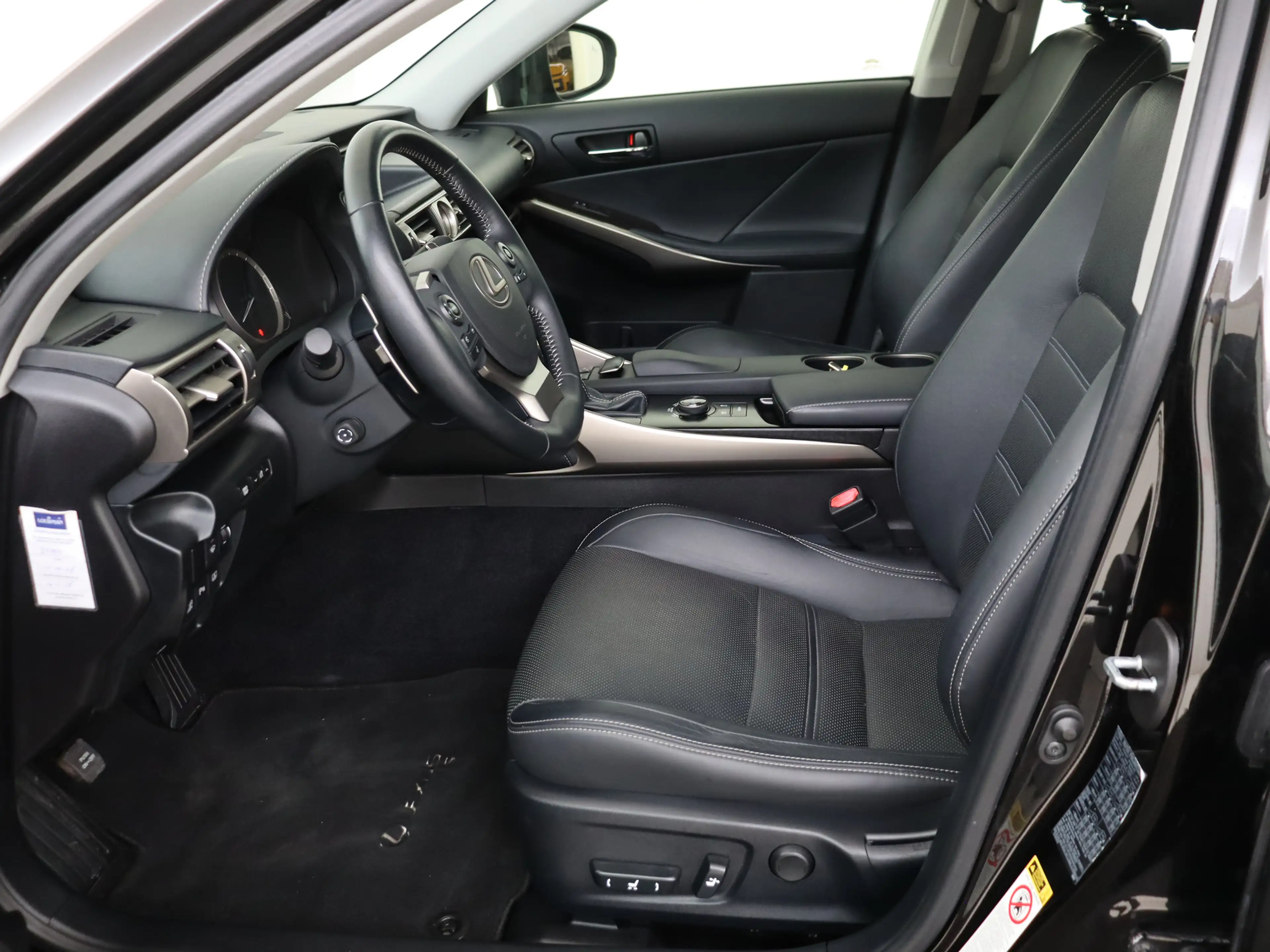 Lexus IS 300 300h Luxury Line | Dealer Onderhouden | Mark Levin — photo 13