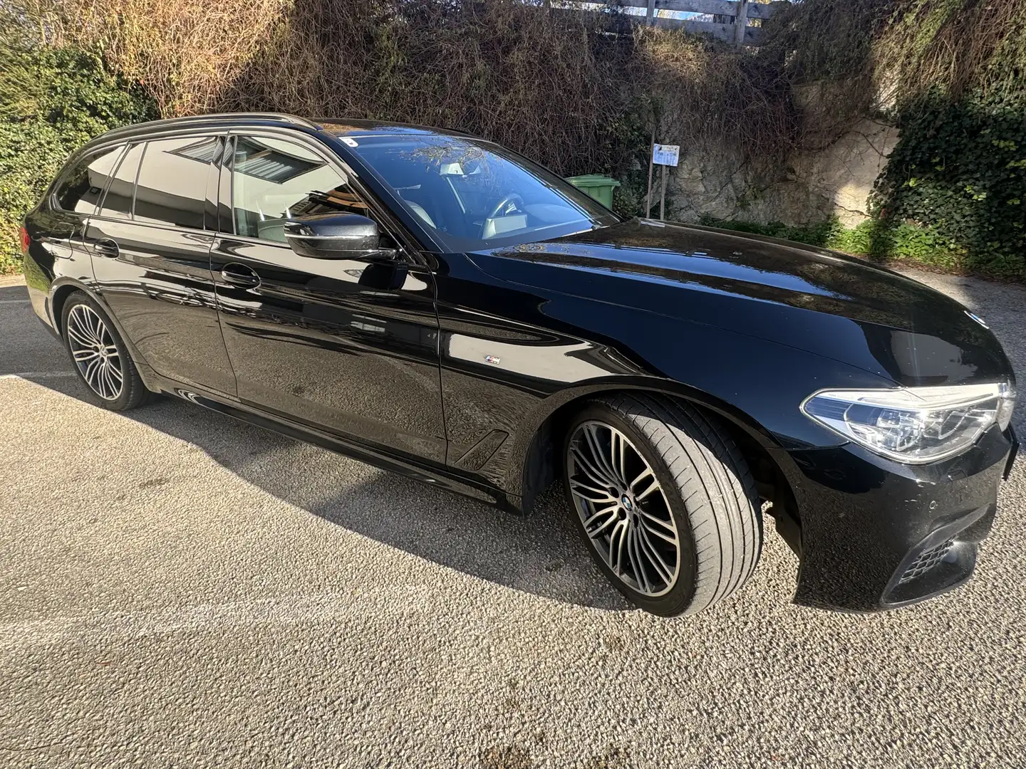 BMW 530 530d xDrive Touring Aut. M-Paket Schwarz - 1