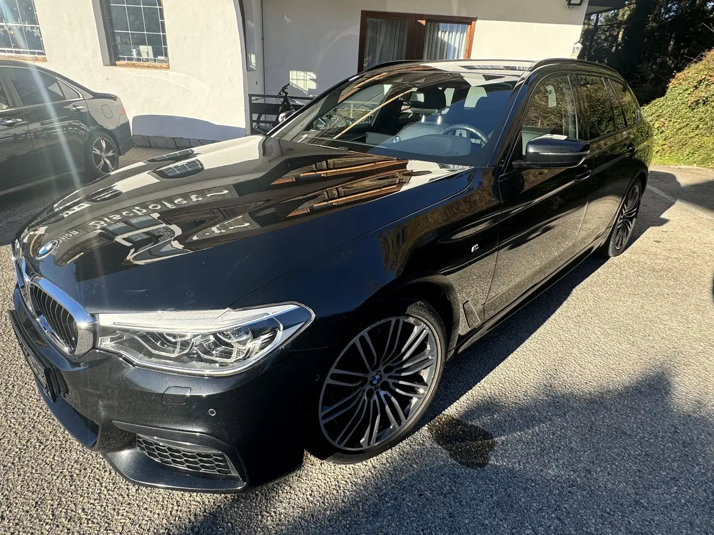 BMW 530 530d xDrive Touring Aut. M-Paket Schwarz - 2