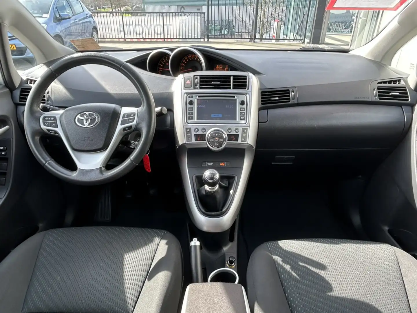 Toyota Verso 1.8 VVT-i Business Grijs - 2